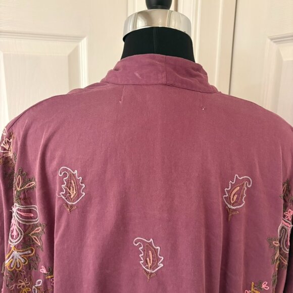 Magnolia Pearl Embroidered Belinay Kimono, Covet OS - Picture 14 of 15